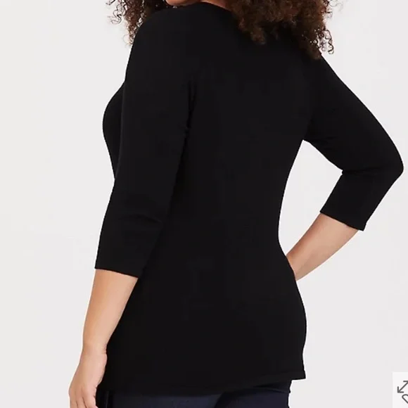 Black Lattice Front Pullover Sweater - Picture 3 of 10